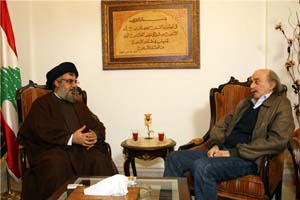 Sayed Nasrallah reçoit le chef du PSP Walid Jumblatt