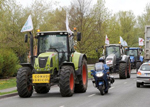 Les cortèges de tracteurs gagnent leurs points de rassemblement vers Paris