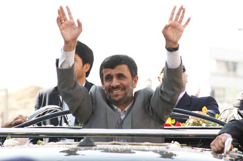 L’accueil palestinien au président Ahmadinejad: poursuivre ensemble le chemin vers la Palestine