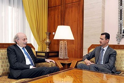 Accord entre Joumblatt et Assad pour accélérer la formation du gouvernement 