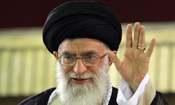 Sayed Khameneï appelle à davantage de coopération entre le gouvernement et le conseil de la Choura iraniens