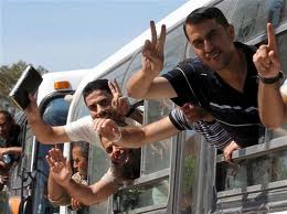 Proposition: les prisonniers dispensés seront libérés sous «conditions»