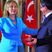 Manifestations contre la visite de Clinton en Turquie