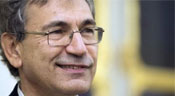 Le Nobel de littérature Orhan Pamuk dénonce l’attitude ’répressive’ du gouvernement turc
