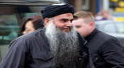 Le prédicateur radical Abou Qatada expulsé de Londres vers la Jordanie
