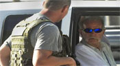 Arrestation du pasteur Jones s’apprêtant à brûler 2.998 Corans