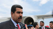 Venezuela: les Etats-Unis interdisent le survol de leur territoire à Maduro