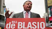 New York élit un nouveau maire, Bill de Blasio, le supergaucho