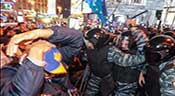 Ukraine: la police disperse violemment des manifestants pro-européens, des dizaines de blessés