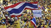 Les Thaïlandais restent mobilisés malgré l’annonce d’élections
