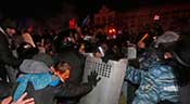 Ukraine: les affrontements continuent, la police donne l’assaut à la mairie de Kiev
