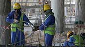 Qatar: des travailleurs impayés risquent la famine
