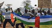 Centrafrique: scènes de liesse à Bangui après la démission de Djotodia

