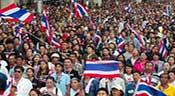 La «paralysie» de Bangkok continue, les manifestants marchent vers des bâtiments officiels

