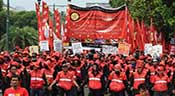 1er Mai: de Hong Kong à Madrid, travailleurs et contestataires dans la rue

