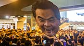 Hong Kong: les manifestants réclament la démission du N°1, Pékin le soutient
