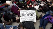 USA: manifestation pacifique à Berkeley en hommage au jeune Noir tué par la police