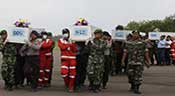 AirAsia: les recherches s’étendent en mer pour retrouver des victimes
