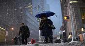 Une tempête de neige transforme New York en ville fantôme
