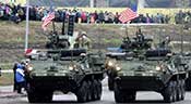 Estonie: des blindés US défilent à 300 m de la frontière russe
