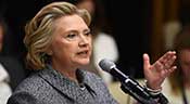 Hillary Clinton sur la défensive à cause de ses emails
