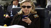 Une centaine de courriels de Clinton contenaient des informations sensibles

