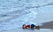 L’image d’un enfant migrant échoué sur une plage choque l’Europe