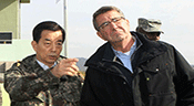 Carter promet de maintenir les troupes américaines déployées en Corée du Sud
