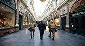 Menace d’attentats: Bruxelles sera à l’arrêt lundi, avec métro et écoles fermés
