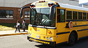 La CIA oublie des explosifs dans un bus scolaire
