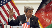 Les Talibans prétendent avoir pris pour cible John Kerry par des tirs des roquettes à Kaboul

