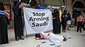 Londres: des manifestants venus crier leur colère face à la vente d’armes britanniques à l’Arabie 

