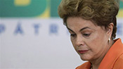 Brésil: le Sénat a décidé de soumettre Rousseff à un procès en destitution
