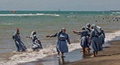 En Italie, un imam fait polémique en diffusant une photo de religieuses à la plage
