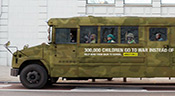 Des enfants soldats dans les bus scolaires new-yorkais
