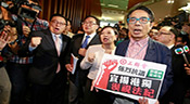 Hong Kong: nouvelles scènes de chaos au Parlement
