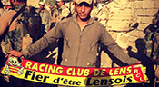 Un soldat irakien pose avec une écharpe du RC Lens, la photo qui intrigue les réseaux sociaux

