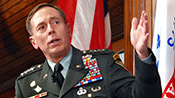 L’ancien patron de la CIA David Petraeus prêt à servir Trump