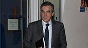 Fillon appelle à tenir un sommet de la zone euro suite à la crise politique en Italie

