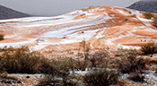 Les dunes du Sahara sous la neige pour la première fois depuis 37 ans (photos)