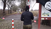 Qui est cet homme masqué traversant la frontière germano-danoise avec un drapeau de «Daech»?
