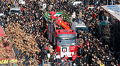 Iran: des milliers d’Iraniens aux obsèques de 16 pompiers morts dans l’effondrement d’un immeuble

