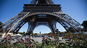 Paris: la tour Eiffel bientôt bunkérisée derrière un mur de verre ?

