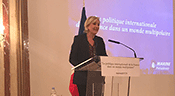 Devant des ambassadeurs internationaux, Marine Le Pen promet «indépendance» et «équilibre»

