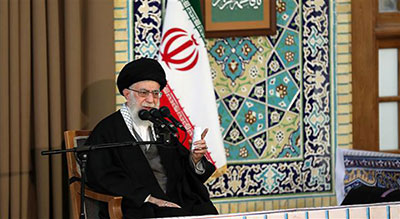 Sayed Khamenei: l’ennemi utilise l’économie pour saper la confiance du peuple en l’Ordre islamique

