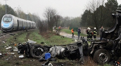 Un train percute un camion en #Pologne: 18 blessés