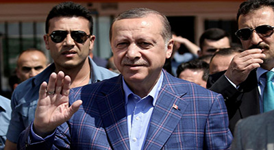 Référendum en Turquie: victoire étriquée du «oui», Erdogan salue une décision «historique»