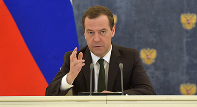 Les frappes US en Syrie laissent les mains libres aux terroristes, selon Medvedev
