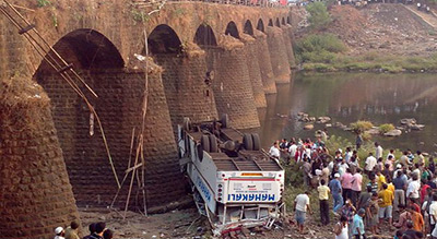 Au moins 44 #morts dans un #accident de #bus en #Inde
