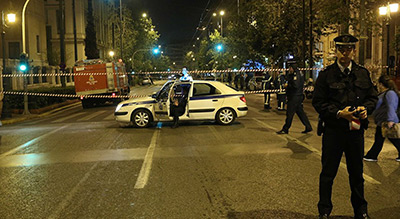 Grèce: attentat à la bombe contre une banque à Athènes
